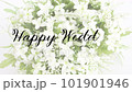 かわいい結婚式メッセージムービー文字タイトルとナチュラルな白い花束の背景 101901946