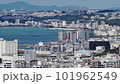 來自宜野灣市的北谷海岸線 101962549