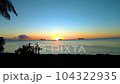 北マリアナ諸島のサイパン島からみる夕日 104322935