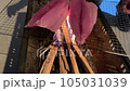カツオを火で炙る 105031039