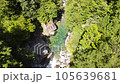 【長野県】エメラルドグリーンの清流、阿寺渓谷の空撮 105639681