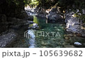 【長野県】エメラルドグリーンの清流、阿寺渓谷の空撮 105639682