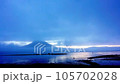 Dawn on the lake② 105702028