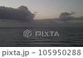 海の夜明け　空撮 105950288