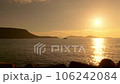 日落、船隻和波光粼粼的大海 003 106242084