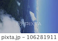 從飛機上看到的自然山脈和藍天令人眼花繚亂 106281911