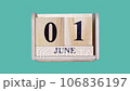 綠屏視頻在木製日曆上顯示從 6 月 1 日到 6 月 30 日的日期。 106836197