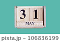 綠屏視頻在木製日曆上顯示 5 月 31 日至 5 月 1 日的日期。 106836199