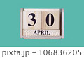 綠屏視頻顯示木製日曆上從 4 月 30 日到 4 月 1 日的日期。 106836205
