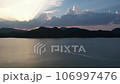山陰海岸 - 雲層後面出現的充滿活力的黃昏光線 - 無人機縮時攝影 106997476