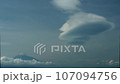 富士山と雲 107094756