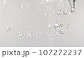 玻璃球落入水中的慢動作 107272237