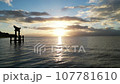 夏 滋賀県 琵琶湖 湖畔 白髭神社 日の出 朝日 ドローン 撮影 03 107781610