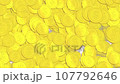 溢出的硬幣顆粒金錢硬幣 107792646