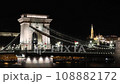 夜のブダペスト　夜景のセーチェーニ鎖橋とマーチャーシュ聖堂 108882172