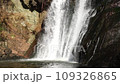 晩秋の大滝 109326865