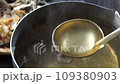 take Japanese soup stock 109380903