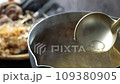 take Japanese soup stock 109380905