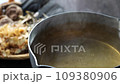 take Japanese soup stock 109380906