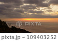 Time-lapse of the sunrise over a sea of clouds 109403252