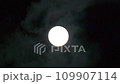 満月と雲	 109907114