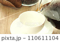 Pour hot coffee 110611104