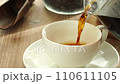 Pour hot coffee 110611105