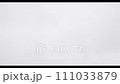 奈良井宿的傾斜視頻，雪花從上到下飄落 111033879