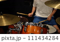 在錄音室打鼓的人 111434284
