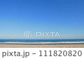 青空と海と広いビーチ 111820820