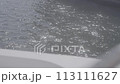 船から見下ろす流れる水面_LOG撮影 113111627