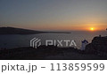 サントリーニ島イアの夕日 113859599