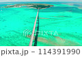 沖縄県宮古島の宮古ブルーの海と橋をドローンからの空撮映像 114391990