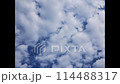 許多白雲在藍天中流動的延時視頻 114488317