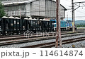 石灰石を満載したデキ500形の貨物列車を押す力持ちのディーゼル機関車(DD512) 114614874