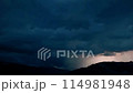 夏の夜　山の落雷 114981948