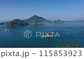 瀬戸内海に浮かぶ島と船（愛媛県） 115853923