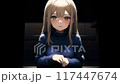 暗めの室内で真剣に話を聞き頷く少女 117447674