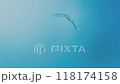 ブルーの水の流れの輪 118174158