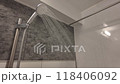 バスルームでシャワーのお湯を出しているシーン 118406092