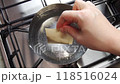 A scene where a dashi packet is added to a pot of boiling water 118516024