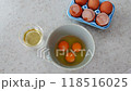 The scene where the eggs are beaten and dashi is added 118516025
