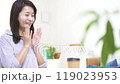A woman happy in front of a PC 119023953