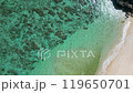 蒼く澄み渡った海を空から空撮 119650701