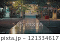 雨の日の早朝の神社の境内 121334617