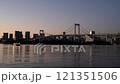 [延時] 東京灣黃昏、彩虹橋和海灣城市景觀/東京 121351506