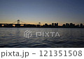 [延時] 東京灣黃昏、彩虹橋和海灣城市景觀/東京 121351508