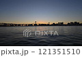 [延時] 東京灣黃昏、彩虹橋和海灣城市景觀/東京 121351510