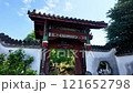 [Fukushu-en Garden] Beautiful footage of passing through the Tarikamon Gate with the blue sky in the background - The charm of Chinese-style architecture and nature 121652798