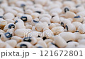 Heap of dried uncooked black eyed peas (borulce), slider shot. Depth of field, selective focus. Cooking, legumes, healthy eating, food preparation concepts. 4k 121672801